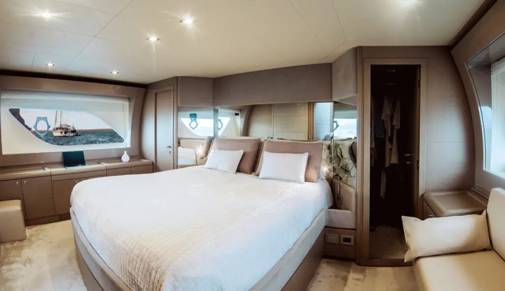 Sea Sons Ferretti 700 crewed yacht – cabins and interior